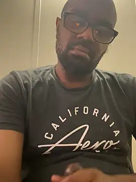 Snapshot of MrUnintentional chatting on July 6, 2026, 6:20 am MrUnintentional online show from July 6, 2026, 6:20 am