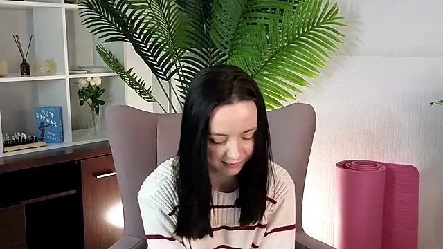 Snapshot of RacquelBron chatting on December 14, 2025, 6:52 am RacquelBron online show from December 14, 2025, 6:52 am