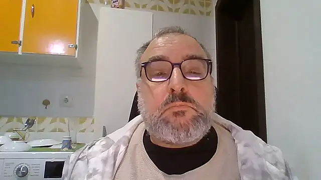 Snapshot of UrsoHardBRPT chatting on December 15, 2025, 6:58 pm UrsoHardBRPT online show from December 15, 2025, 6:58 pm