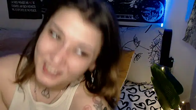 Snapshot of AlienforTwenty chatting on February 24, 2026, 2:56 am AlienforTwenty online show from February 24, 2026, 2:56 am