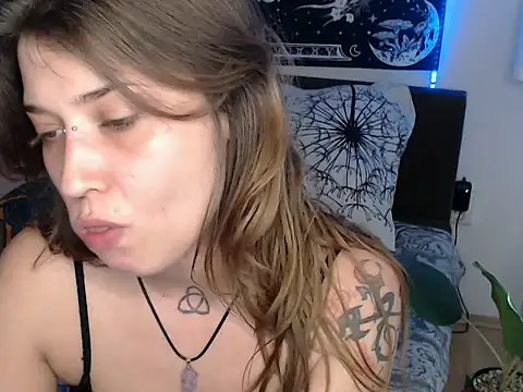 Snapshot of AlienforTwenty chatting on February 18, 2026, 12:12 pm AlienforTwenty online show from February 18, 2026, 12:12 pm