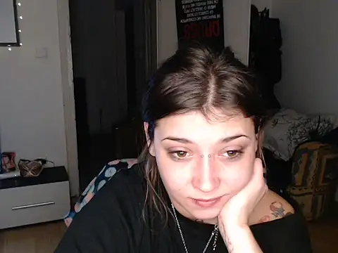 Snapshot of AlienforTwenty chatting on December 19, 2025, 12:03 am AlienforTwenty online show from December 19, 2025, 12:03 am