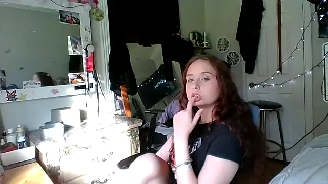 Snapshot of ariel4uuu chatting on June 5, 2026, 11:43 pm ariel4uuu online show from June 5, 2026, 11:43 pm