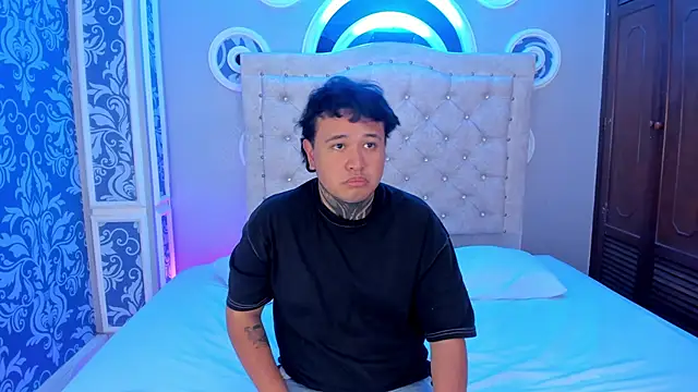 Snapshot of Beele_and_Evie chatting on February 27, 2026, 7:57 pm Beele and Evie online show from February 27, 2026, 7:57 pm