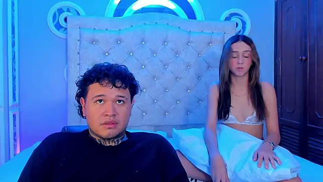 Snapshot of Beele_and_Evie chatting on February 28, 2026, 8:08 pm Beele and Evie online show from February 28, 2026, 8:08 pm