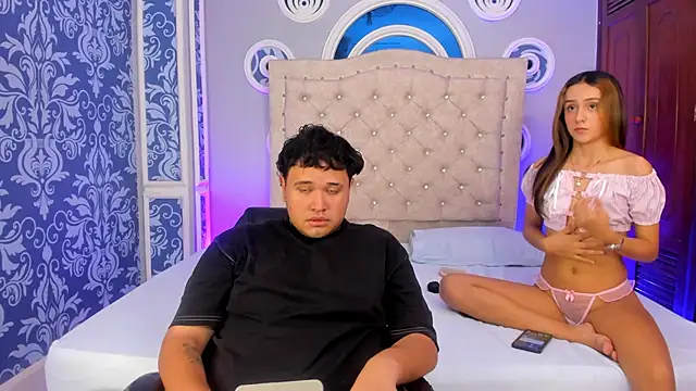 Snapshot of Beele_and_Evie chatting on February 18, 2026, 7:43 pm Beele and Evie online show from February 18, 2026, 7:43 pm