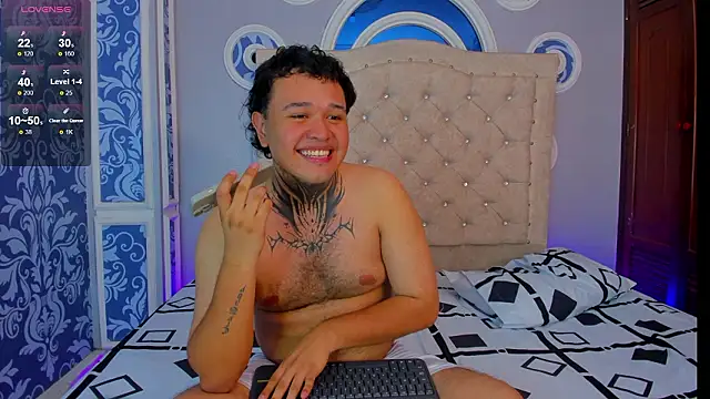 Snapshot of Beele_and_Evie chatting on February 24, 2026, 7:37 pm Beele and Evie online show from February 24, 2026, 7:37 pm