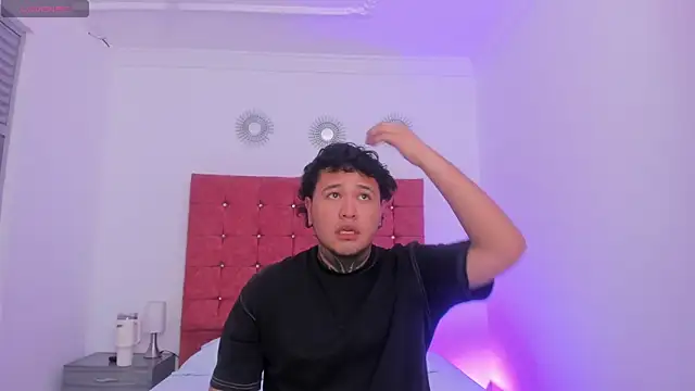 Snapshot of Beele_and_Evie chatting on March 2, 2026, 11:39 am Beele and Evie online show from March 2, 2026, 11:39 am