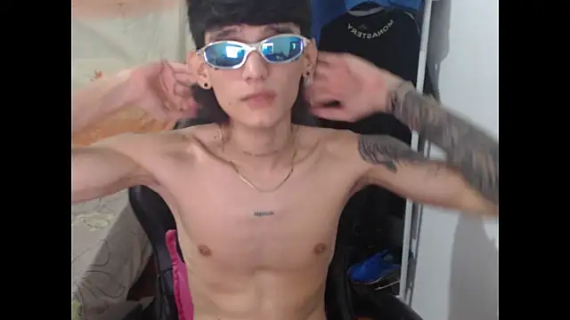 Snapshot of Sweett_Boyy chatting on December 18, 2025, 12:16 am Sweett Boyy online show from December 18, 2025, 12:16 am