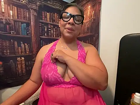 Snapshot of BettyWhispers chatting on August 2, 2026, 9:23 pm BettyWhispers online show from August 2, 2026, 9:23 pm
