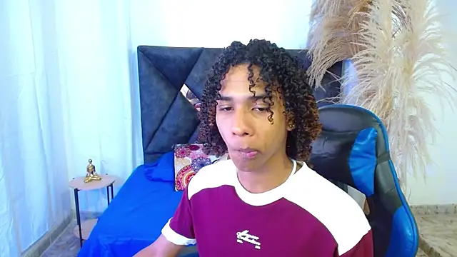 angelll18  online show from March 31, 2026, 8:22 pm