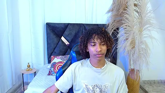 Snapshot of angelll18_ chatting on February 18, 2026, 9:11 pm angelll18 online show from February 18, 2026, 9:11 pm