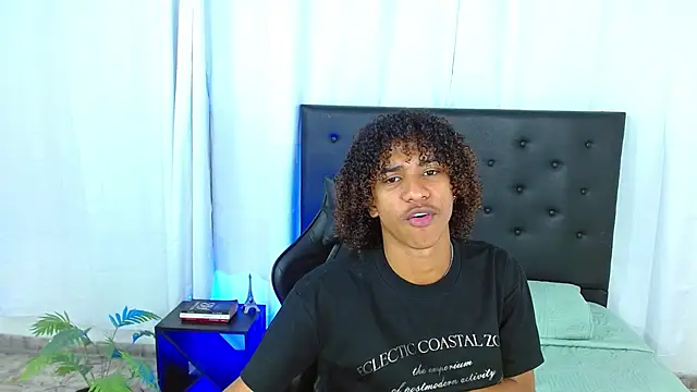 Snapshot of angelll18_ chatting on February 22, 2026, 2:08 pm angelll18 online show from February 22, 2026, 2:08 pm