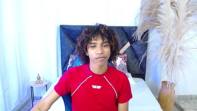 Snapshot of angelll18_ chatting on January 16, 2026, 8:24 pm angelll18 online show from January 16, 2026, 8:24 pm