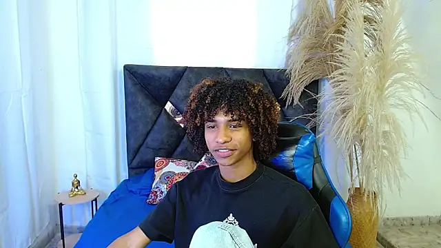 angelll18  online show from April 1, 2026, 9:01 pm