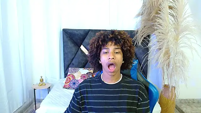 Snapshot of angelll18_ chatting on February 21, 2026, 8:55 pm angelll18 online show from February 21, 2026, 8:55 pm