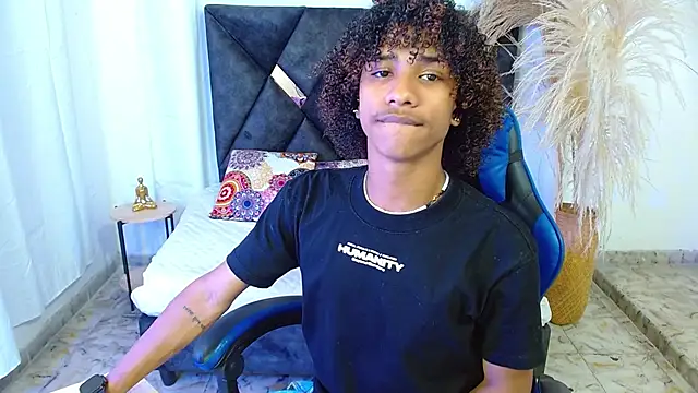 Snapshot of angelll18_ chatting on February 23, 2026, 8:53 pm angelll18 online show from February 23, 2026, 8:53 pm