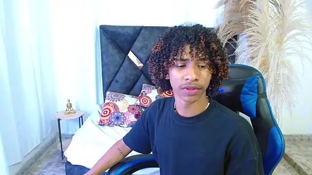 Snapshot of angelll18_ chatting on February 27, 2026, 9:03 pm angelll18 online show from February 27, 2026, 9:03 pm