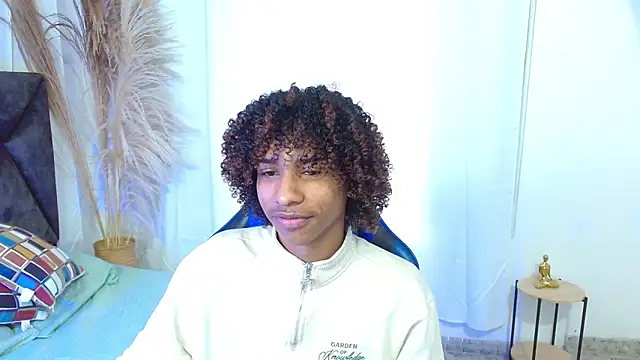 Snapshot of angelll18_ chatting on December 20, 2025, 9:39 pm angelll18 online show from December 20, 2025, 9:39 pm