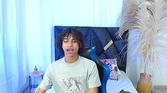 Snapshot of angelll18_ chatting on January 10, 2026, 8:26 pm angelll18 online show from January 10, 2026, 8:26 pm