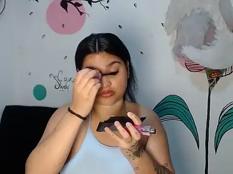 Snapshot of loveShae__ chatting on December 14, 2025, 3:35 am loveShae online show from December 14, 2025, 3:35 am