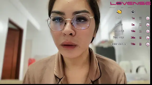 callMeMartina Lyn online show from December 15, 2025, 6:41 am