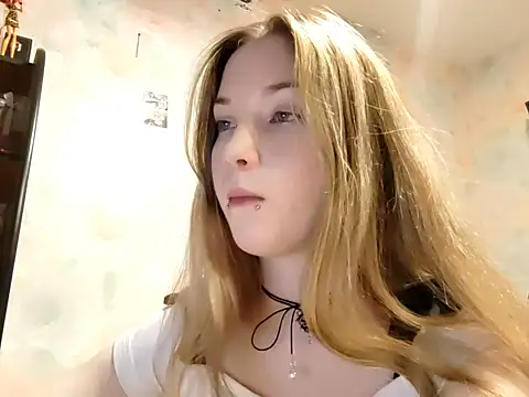 Snapshot of ElvaDeveja chatting on December 16, 2025, 10:08 am ElvaDeveja online show from December 16, 2025, 10:08 am