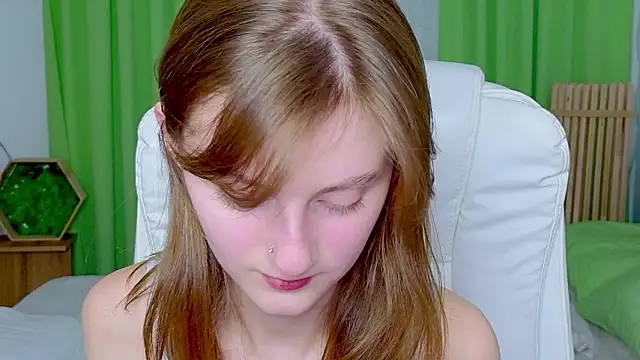 Miss Alisa  online show from February 28, 2026, 4:06 pm