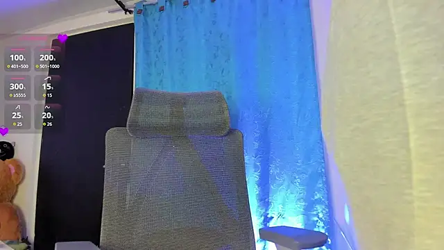 Snapshot of RosesLizzyy chatting on March 4, 2026, 1:08 pm RosesLizzyy online show from March 4, 2026, 1:08 pm