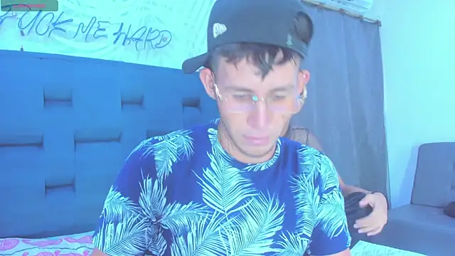 Snapshot of sweetboyssex_ chatting on December 15, 2025, 12:11 pm sweetboyssex online show from December 15, 2025, 12:11 pm