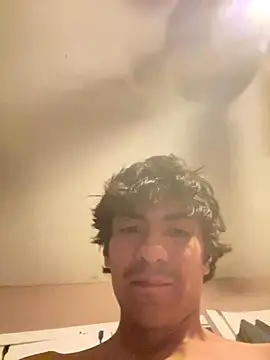 Snapshot of Kinggg_Angggel chatting on December 15, 2025, 3:40 pm Kinggg Angggel online show from December 15, 2025, 3:40 pm