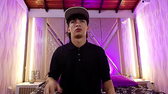 Skinny boyx online show from December 15, 2025, 1:17 pm