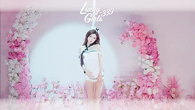 Luckygirls-339 online show from May 23, 2026, 11:04 pm
