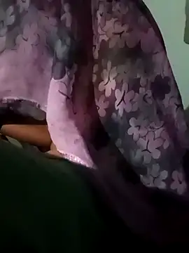 Snapshot of Pooja_Love143 chatting on February 17, 2026, 4:37 pm Pooja Love143 online show from February 17, 2026, 4:37 pm