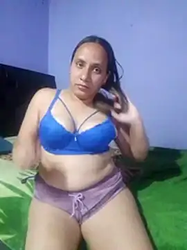 Snapshot of Katyt_29 chatting on December 15, 2025, 8:36 pm Katyt 29 online show from December 15, 2025, 8:36 pm