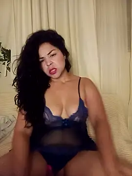 leylahot09 online show from January 13, 2026, 7:01 am