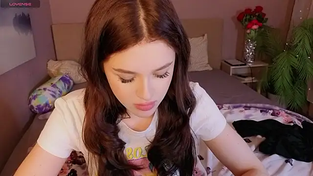 Snapshot of Holly__Bush chatting on March 1, 2026, 3:34 pm Holly Bush online show from March 1, 2026, 3:34 pm