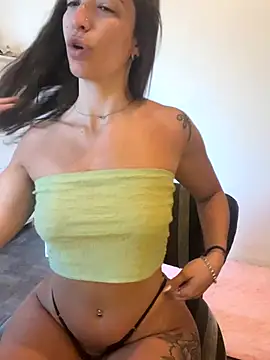 Snapshot of Yara-Lolii chatting on December 19, 2025, 9:44 am Yara-Lolii online show from December 19, 2025, 9:44 am