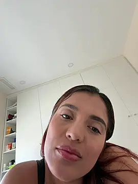 lara beker online show from April 27, 2026, 3:32 pm