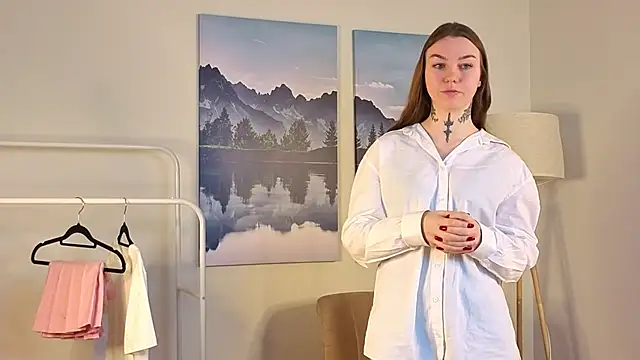 Snapshot of LiviaElton chatting on December 16, 2025, 5:22 am LiviaElton online show from December 16, 2025, 5:22 am