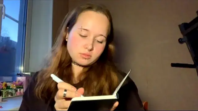 Snapshot of RollDols chatting on December 16, 2025, 9:19 pm RollDols online show from December 16, 2025, 9:19 pm