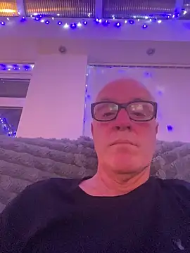 Snapshot of madgaz chatting on December 15, 2025, 9:09 pm madgaz online show from December 15, 2025, 9:09 pm