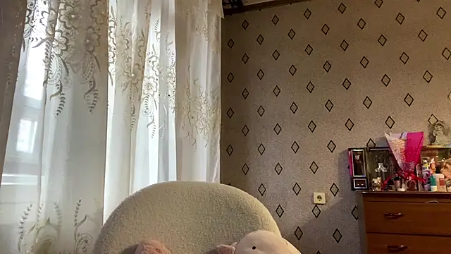 Snapshot of NessaRay chatting on December 16, 2025, 7:01 am NessaRay online show from December 16, 2025, 7:01 am