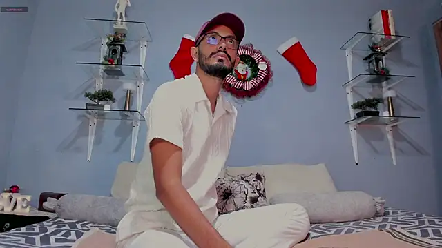 Snapshot of adamtayloor chatting on December 16, 2025, 6:45 pm adamtayloor online show from December 16, 2025, 6:45 pm