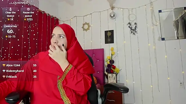 Sara-Maalouf online show from December 19, 2025, 8:11 pm