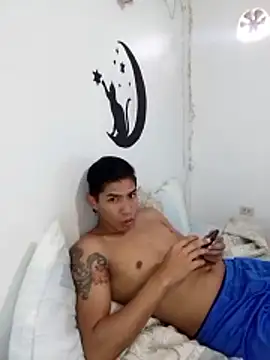 Snapshot of LolaAndBugs_ chatting on January 15, 2026, 8:12 pm LolaAndBugs online show from January 15, 2026, 8:12 pm