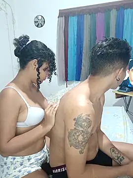 Snapshot of LolaAndBugs_ chatting on February 5, 2026, 1:34 am LolaAndBugs online show from February 5, 2026, 1:34 am