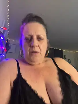 MistressVee online show from December 18, 2025, 4:50 am