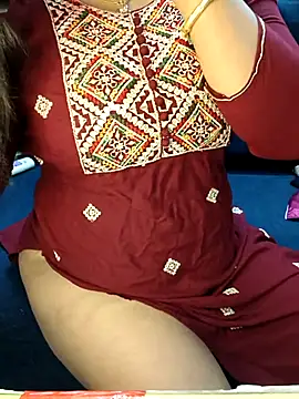 Snapshot of SSiya- chatting on February 21, 2026, 6:32 pm SSiya- online show from February 21, 2026, 6:32 pm