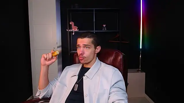 Snapshot of KaydenDrew chatting on February 16, 2026, 5:17 am KaydenDrew online show from February 16, 2026, 5:17 am